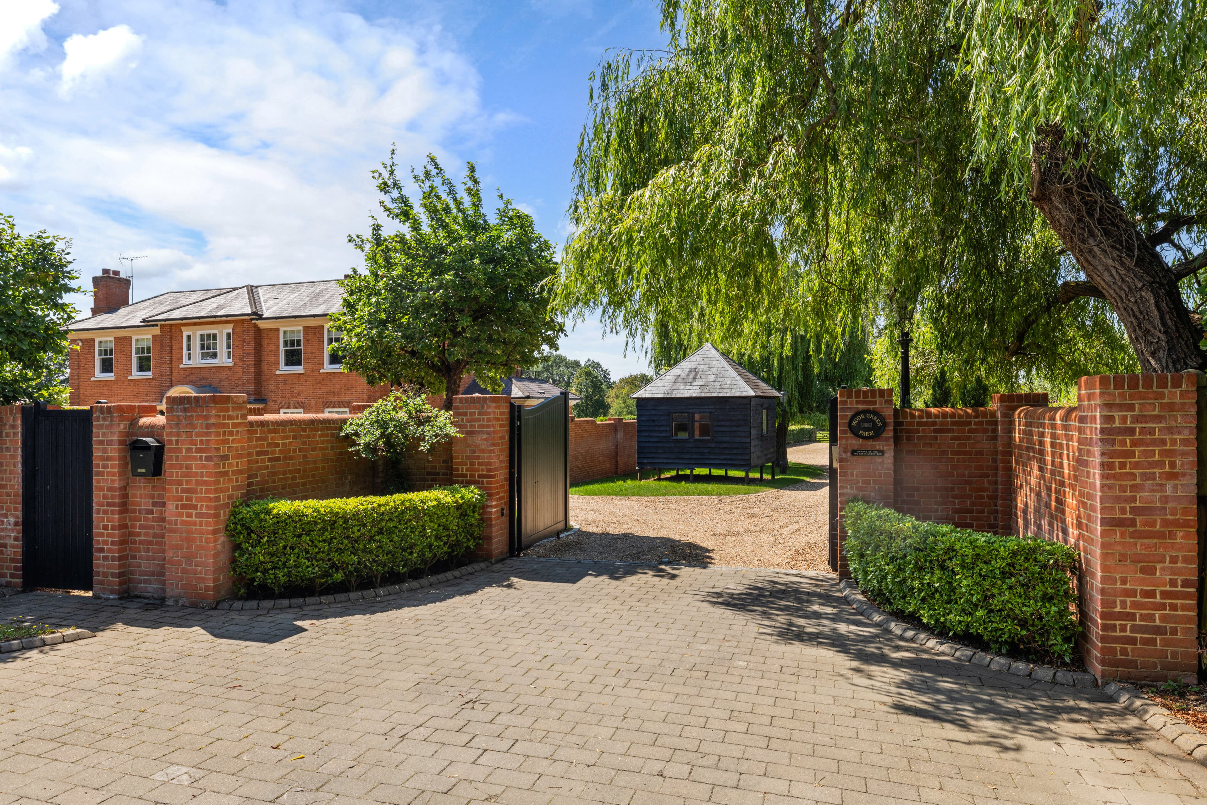 Lower Sandhurst Road - Moor Green Farm, Lower Sandhurst Road, Finchampstead RG40 3TJ V2 1