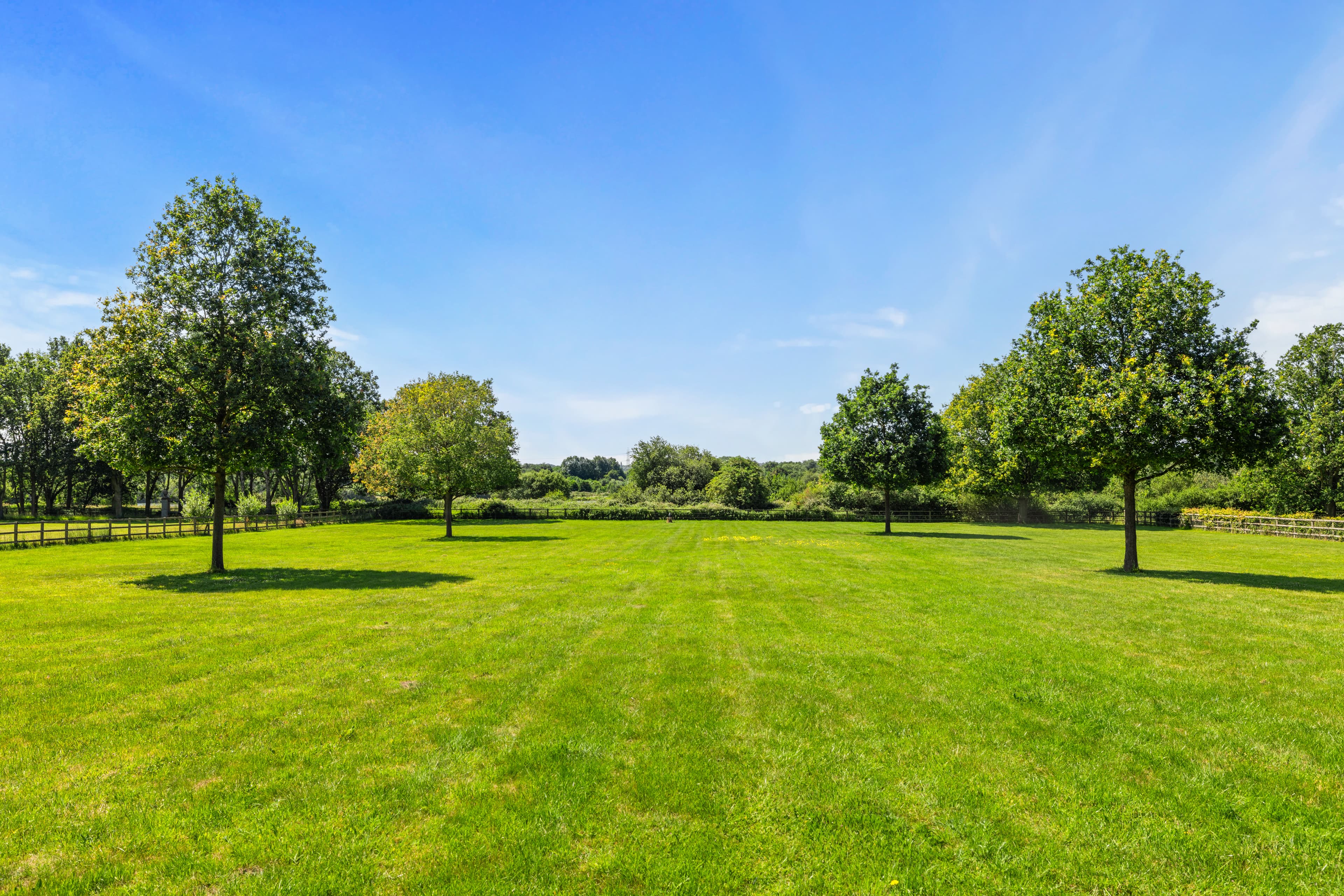 Lower Sandhurst Road - Moor Green Farm, Lower Sandhurst Road, Finchampstead RG40 3TJ V2 26